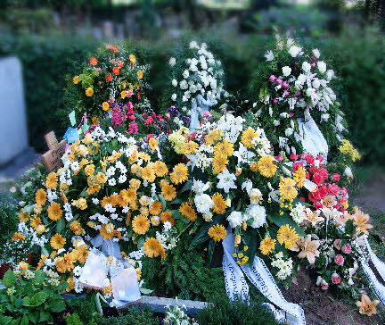 2004_06_12_Abschied_10_PfrBaron_Grab2-l